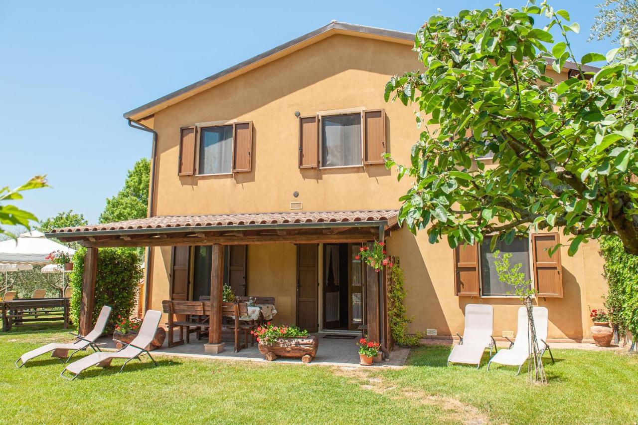 Agriturismo Le Dolci Colline Valfabbrica Exterior photo